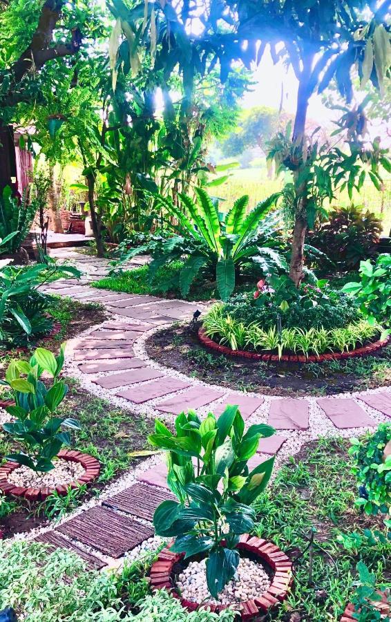 Baan Lhang Wangh บ้านหลังวัง Фитсанулок Екстериор снимка