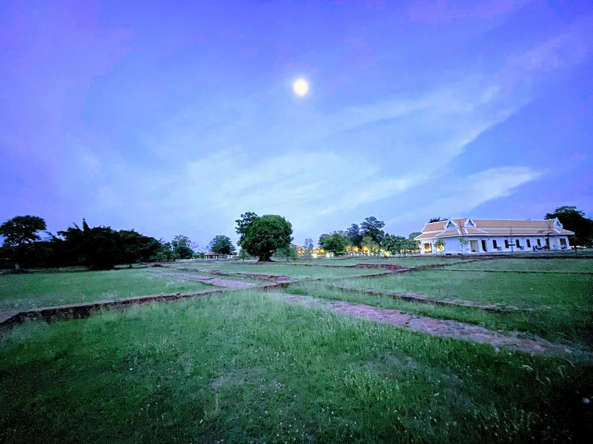 Baan Lhang Wangh บ้านหลังวัง Фитсанулок Екстериор снимка